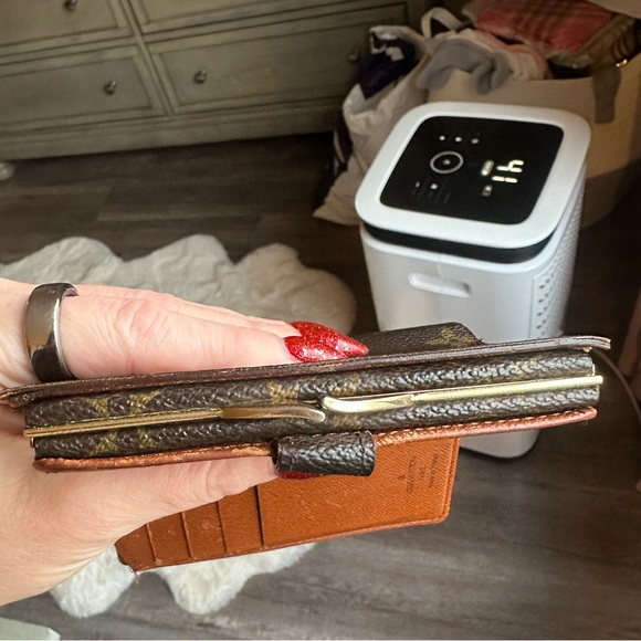 Louis Vuitton kiss lock wallet - Picture 10 of 14